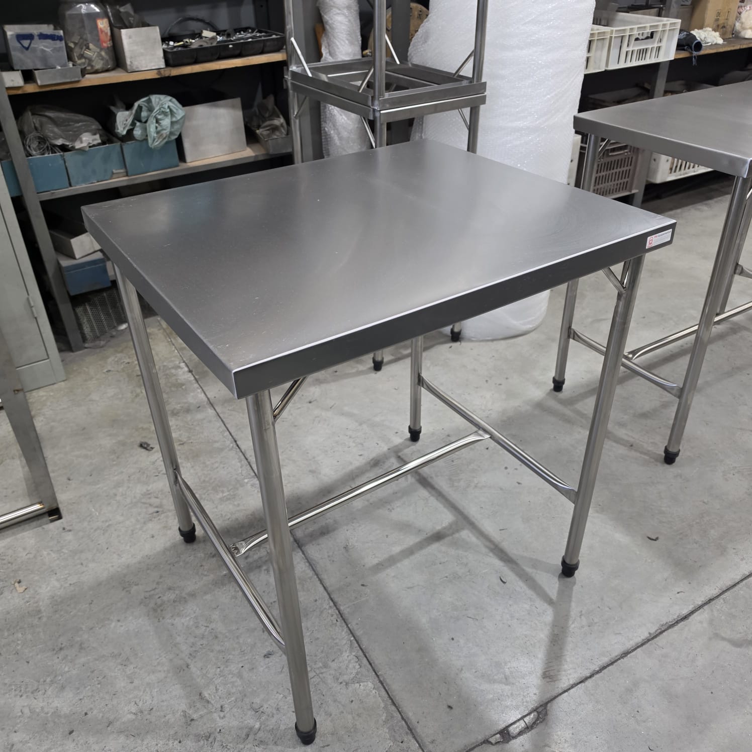 MESA AÇO INOX 430 0,79×0,68X0,85 COM PÉ DE INOX USADA