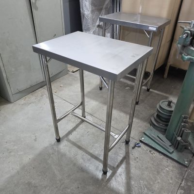 MESA AÇO INOX 430 59x42x85 COM PÉ DE INOX USADA