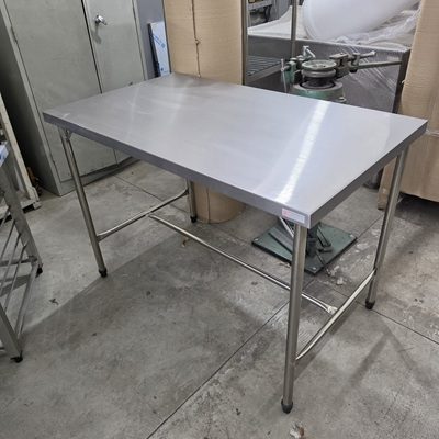 MESA AÇO INOX 430 1,20×0,70×0,85 COM PÉ DE INOX USADA